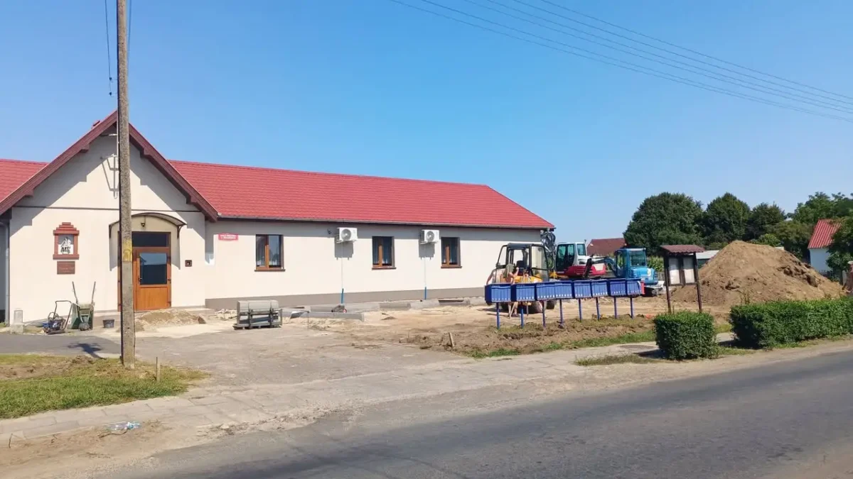Rusza budowa parkingu przy sali wiejskiej w Zbarzewie