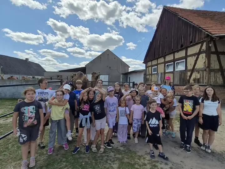 Wycieczka na Wielbłądzią Farmę – dzieci z Bojanowa wróciły pełne wrażeń