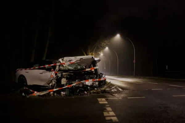 Pijany kierowca bez uprawnień w skradzionym aucie wylądował w rowie pod Rawiczem