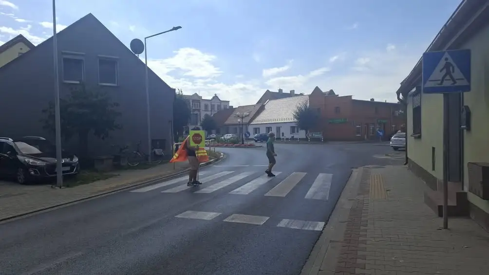 Bezpieczna droga do szkoły w Miejskiej Górce – dyżury opiekunów przy przejściach