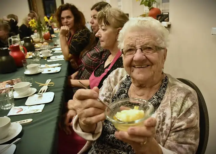 Jezierzyczanki spisały rodzinne przepisy. „Z rodzinnego zeszytu” to 26 smaków i historii