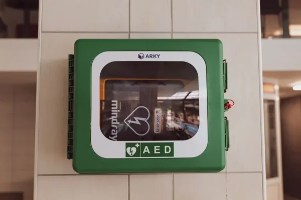 Defibrylator AED na świetlicy wiejskiej w Golince